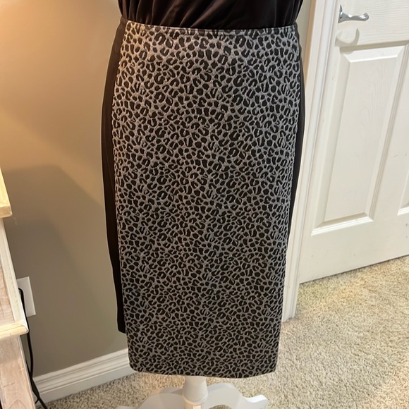 Chico's Dresses & Skirts - NWT CHICO’S Cheetah 🐆  Jacquard Shannon Pencil Skirt - Size 2